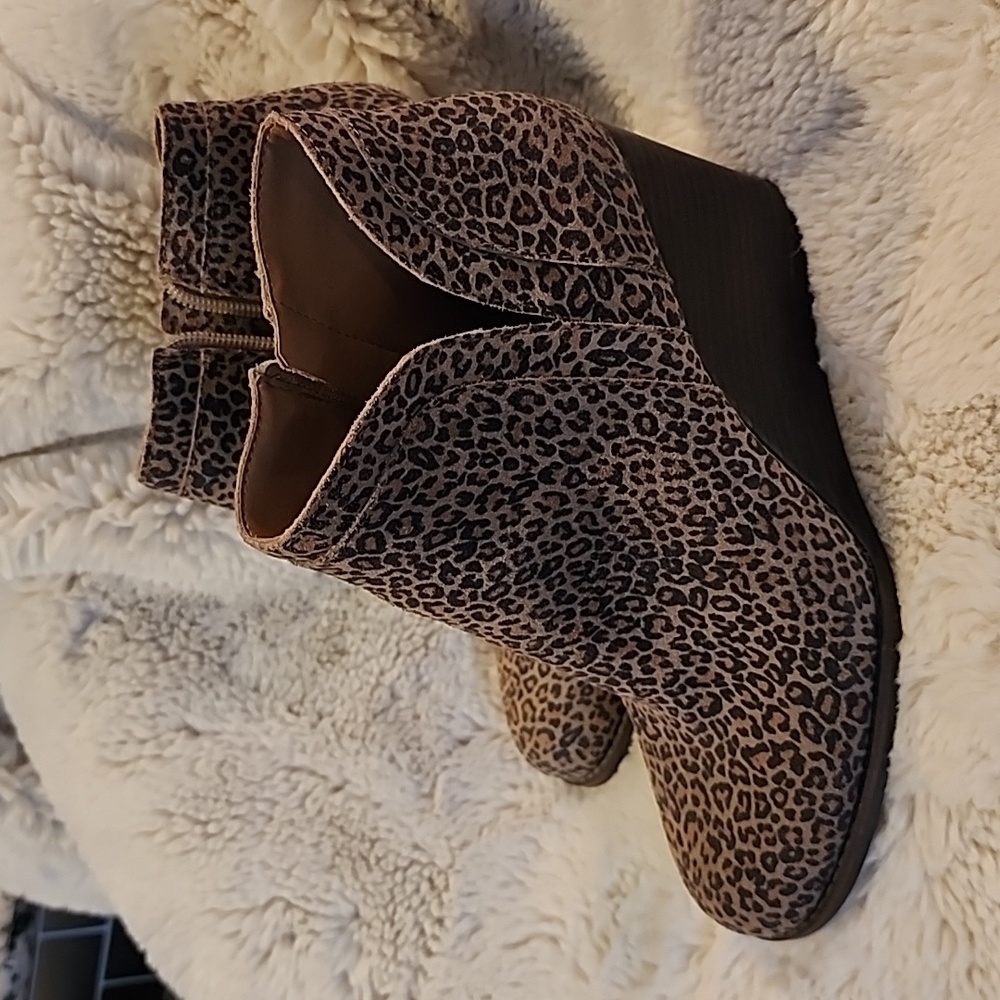 Lucky Brand Leather Upper Yimina. Cheeta/ Leopard print. Wood heel. Worn once.